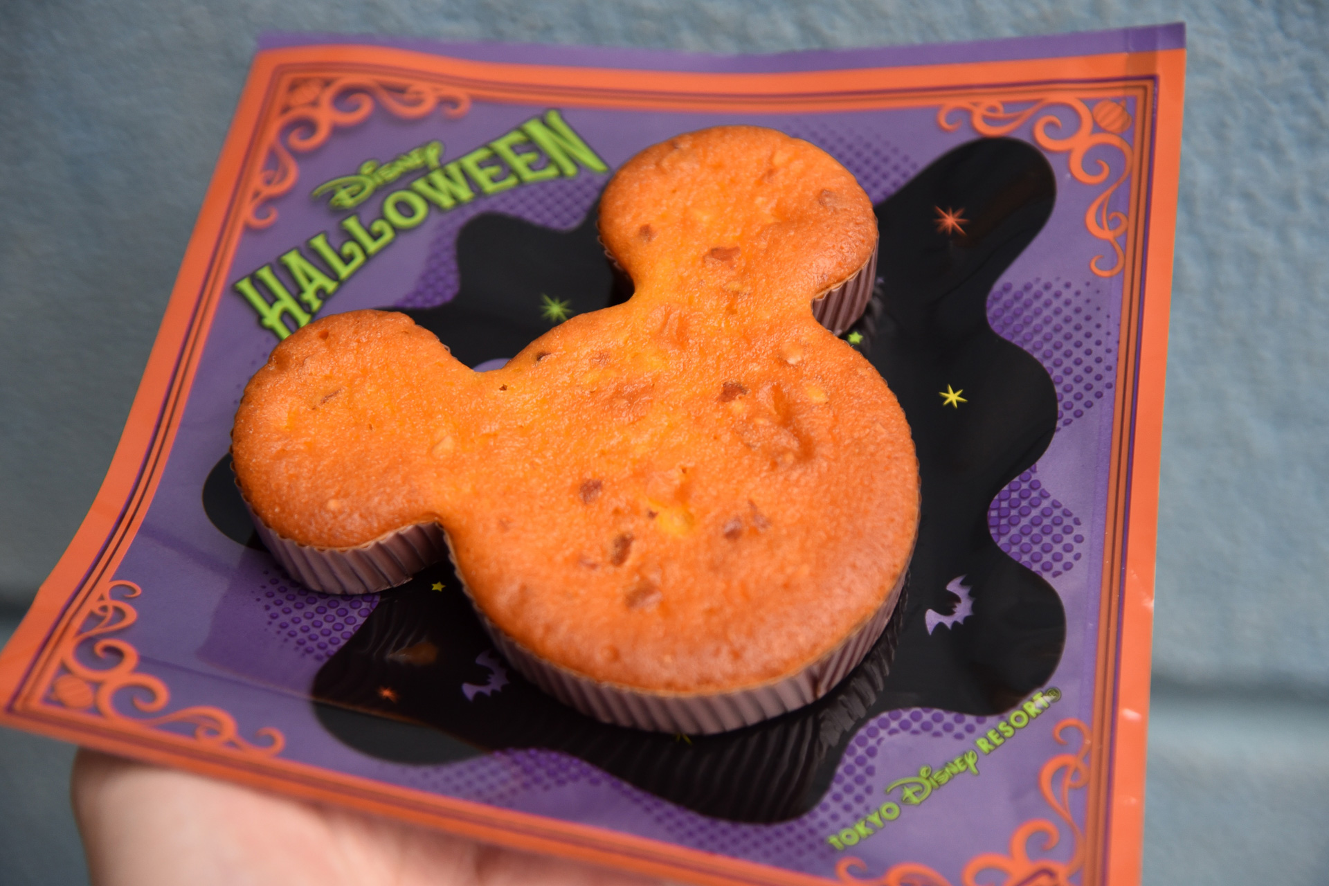 しっとりとして食べやすく、アーモンドのカリカリもいい感じです