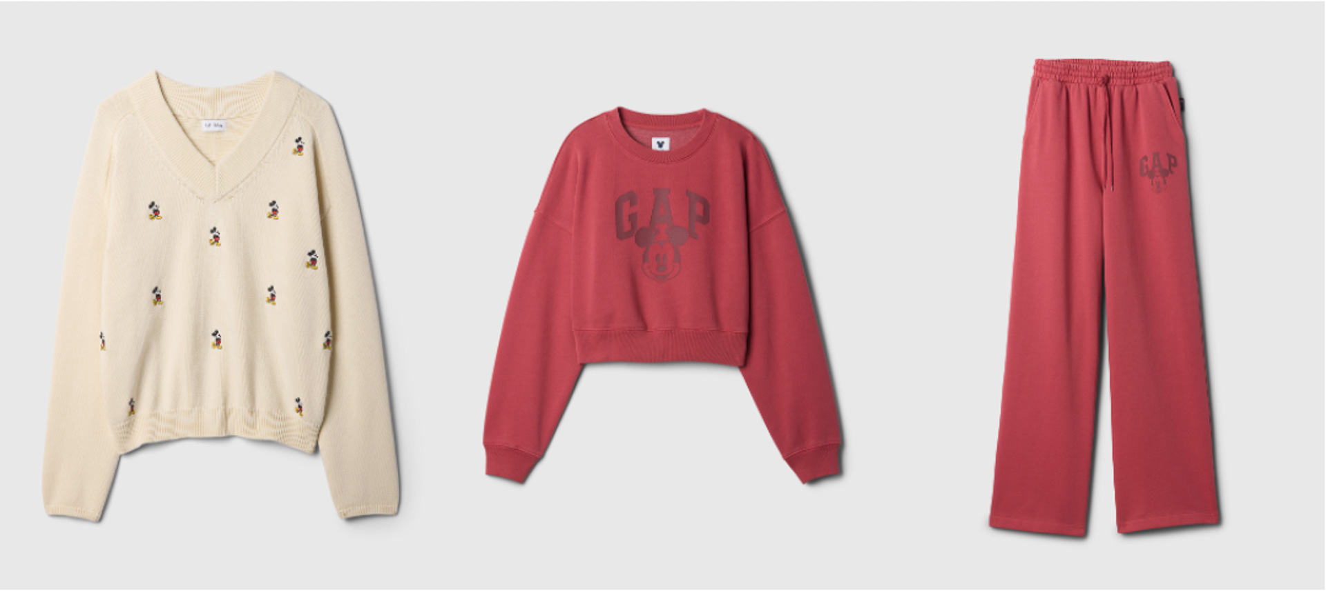 ウィメンズコレクション。「Vネックセーター」（7990円）、「クロップド Gapロゴ スウェット」（8990円）ほか