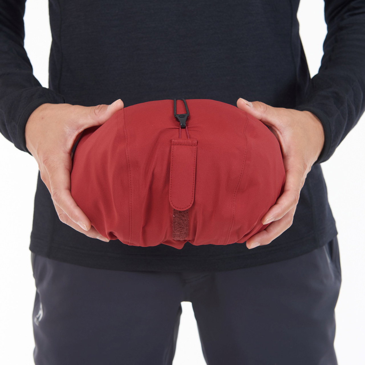 フードに収納できる