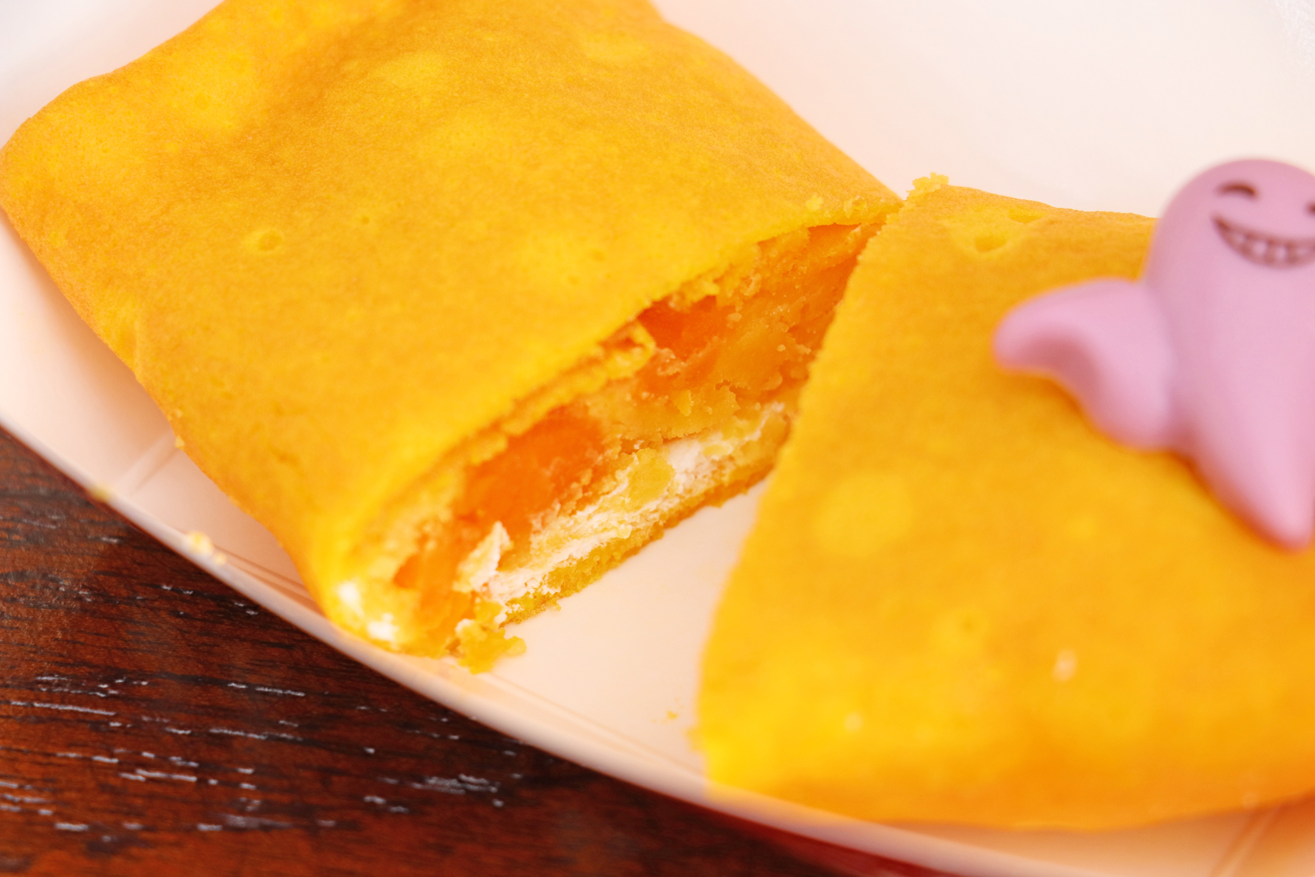 なかにはかぼちゃのダイスやクリームが巻かれていて、しっかり甘め