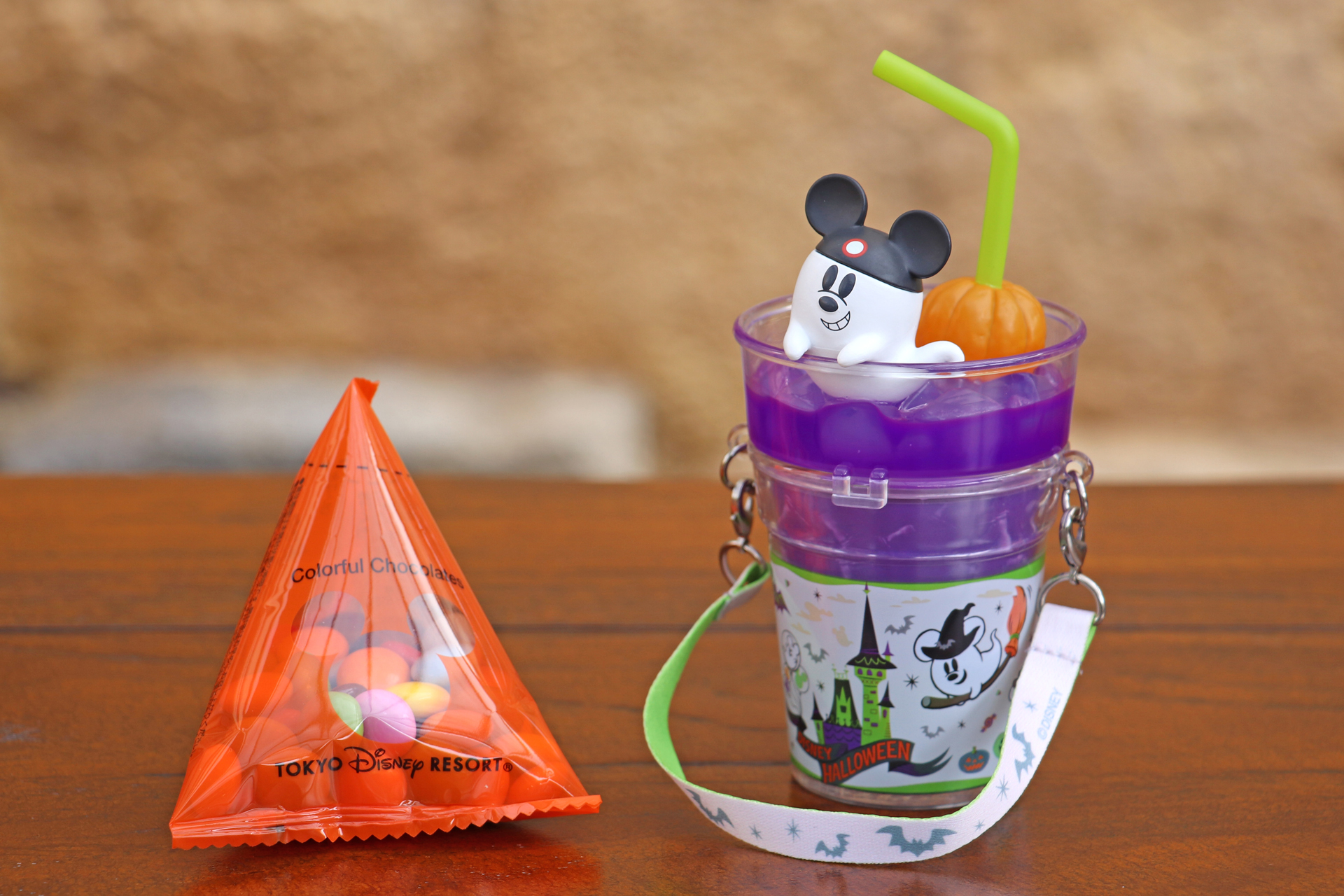 「カラフルチョコレート、ミニスナックケース付き」（1300円）