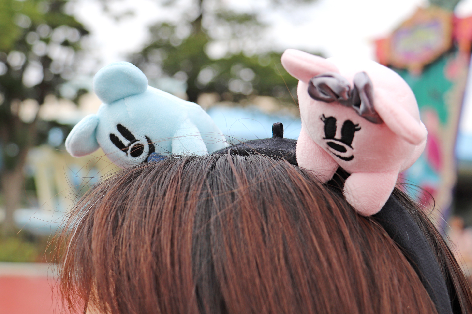 ブルーとピンクのゴーストが頭に乗った、かわいい「カチューシャ」（2400円）