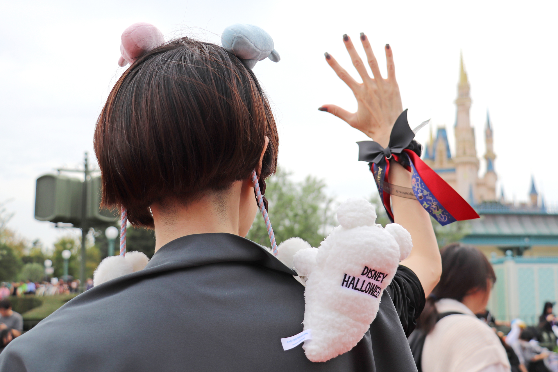 東京ディズニーランドでは、ヴィランズたちが主役の怪しくおしゃれなスペシャルグッズが多数登場