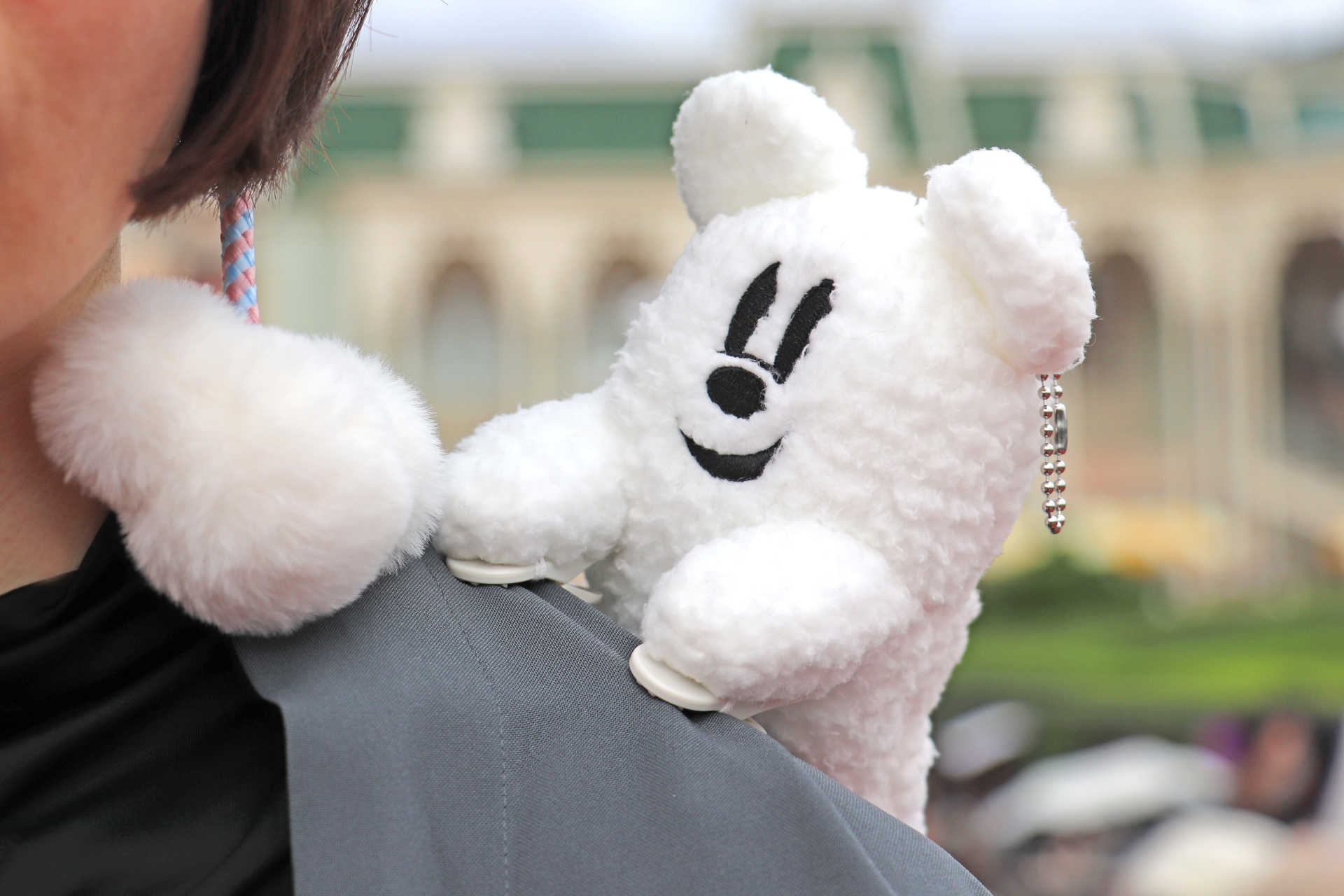 「くっつきぬいぐるみ」は両パークで大人気