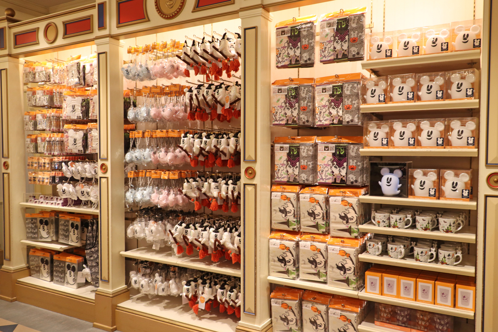 ゴーストのグッズは小物類も充実