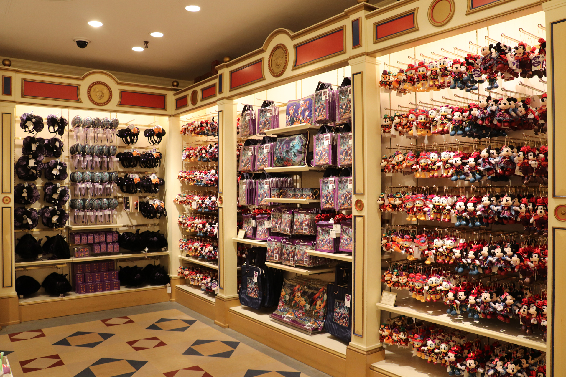 ディズニー＆カンパニーにはスペシャルグッズが勢ぞろい