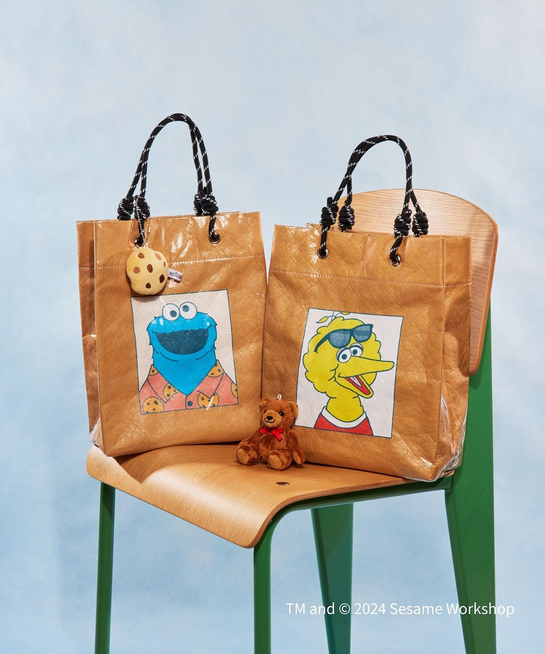 クッキーモンスター（左）、ビッグバード（右）