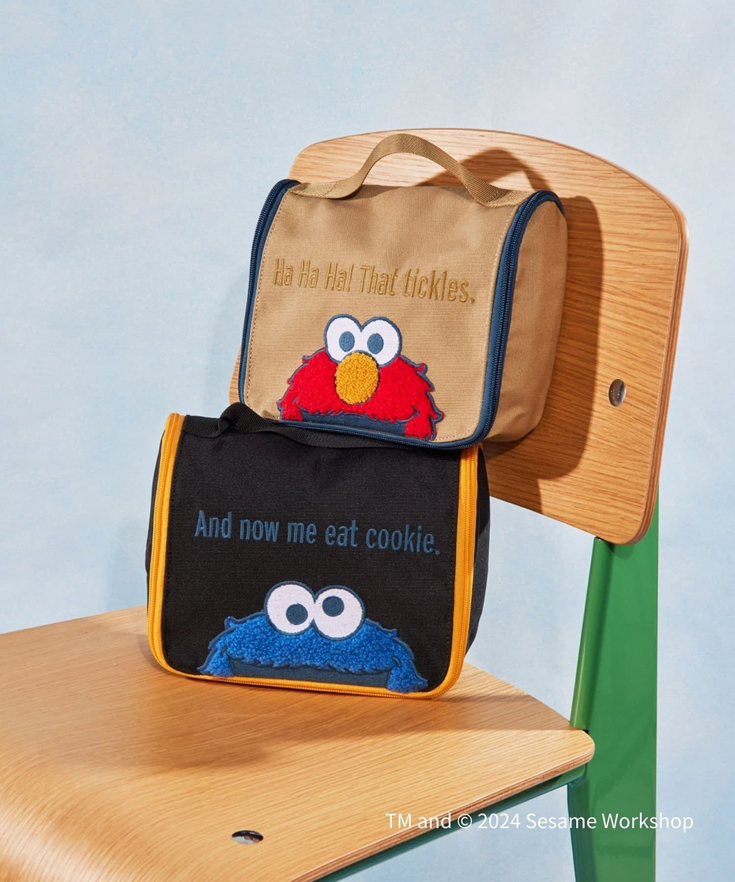 クッキーモンスター（下）、エルモ（上）