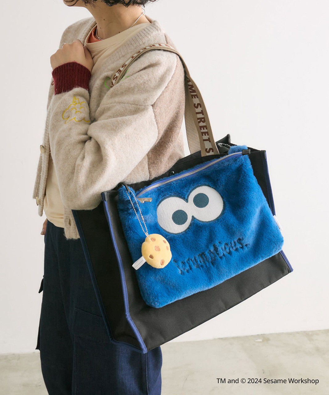 ポーチには外付けできるストラップが付属