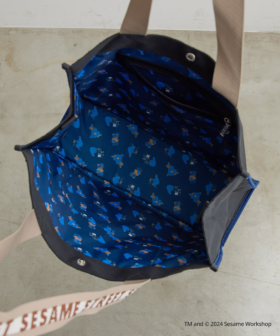 ブラックのなかのプリント