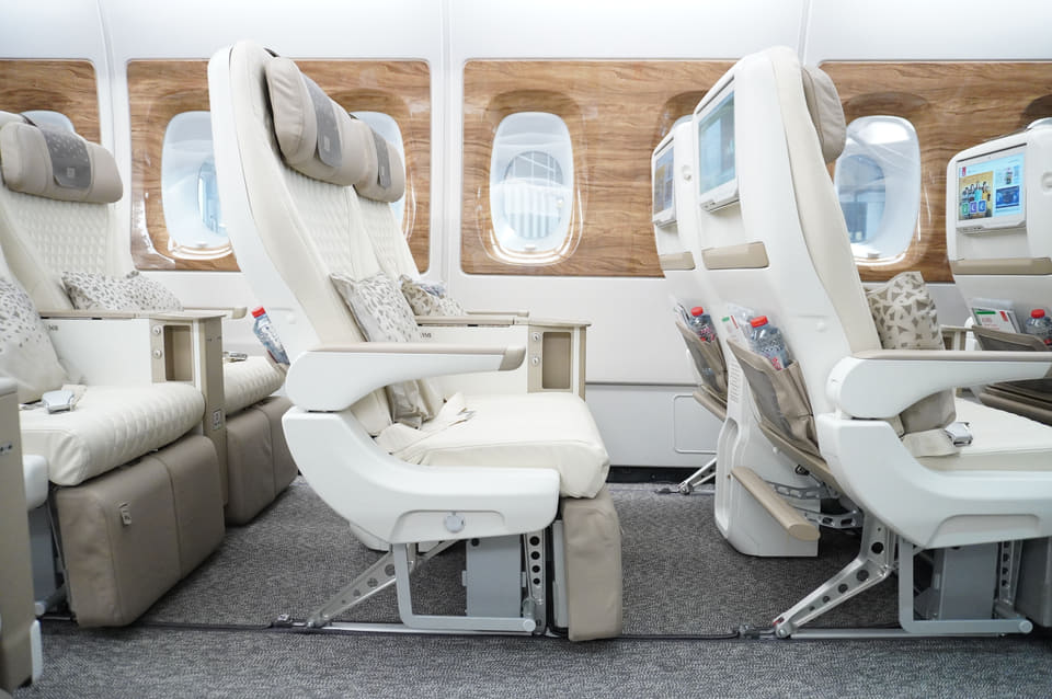 エミレーツ航空、新・ボーイング 777型機を羽田就航。進化版ビジネス