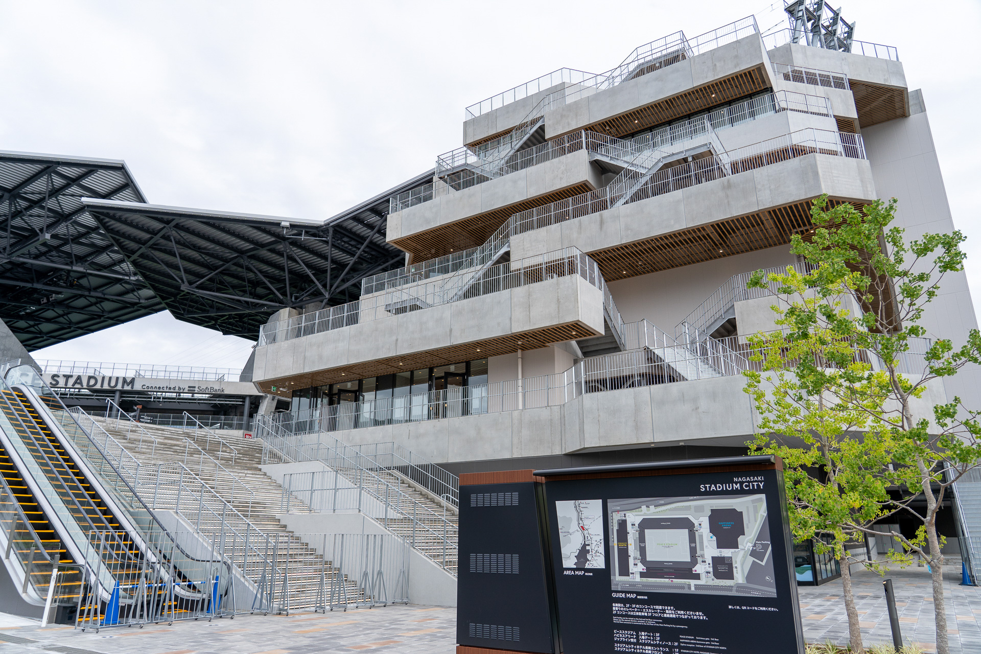 試合がない日でも利用できる商業施設