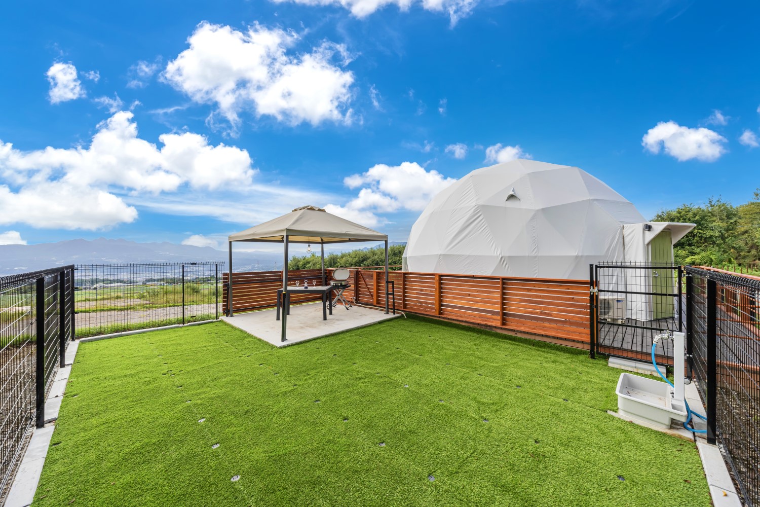 専用ドッグランや洗い場を完備するほか、わんちゃんアメニティも充実