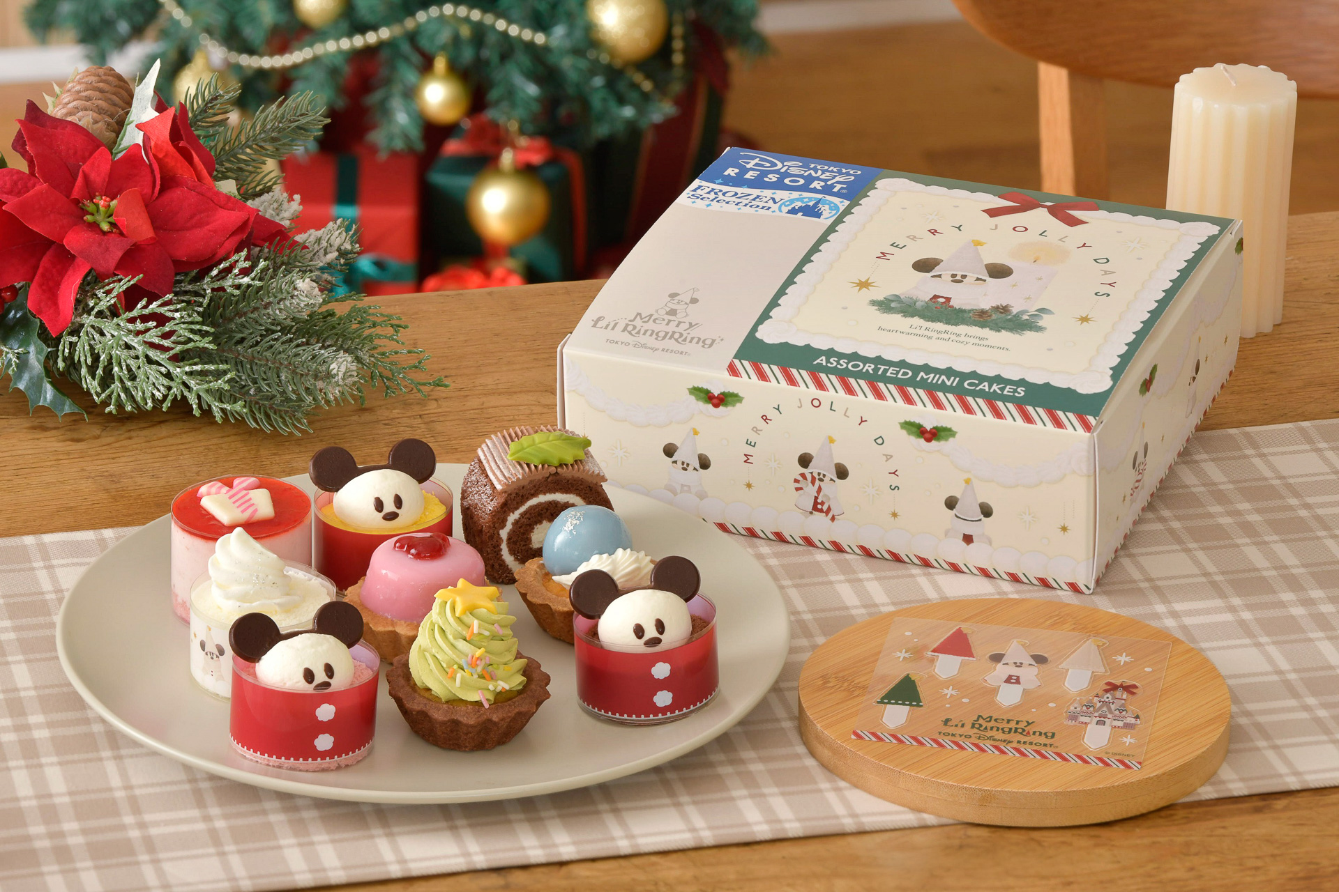 リルリンリンがかわいいケーキに！　自宅で楽しめる「アソーテッド・ミニケーキ（9個入り）」（4000円）