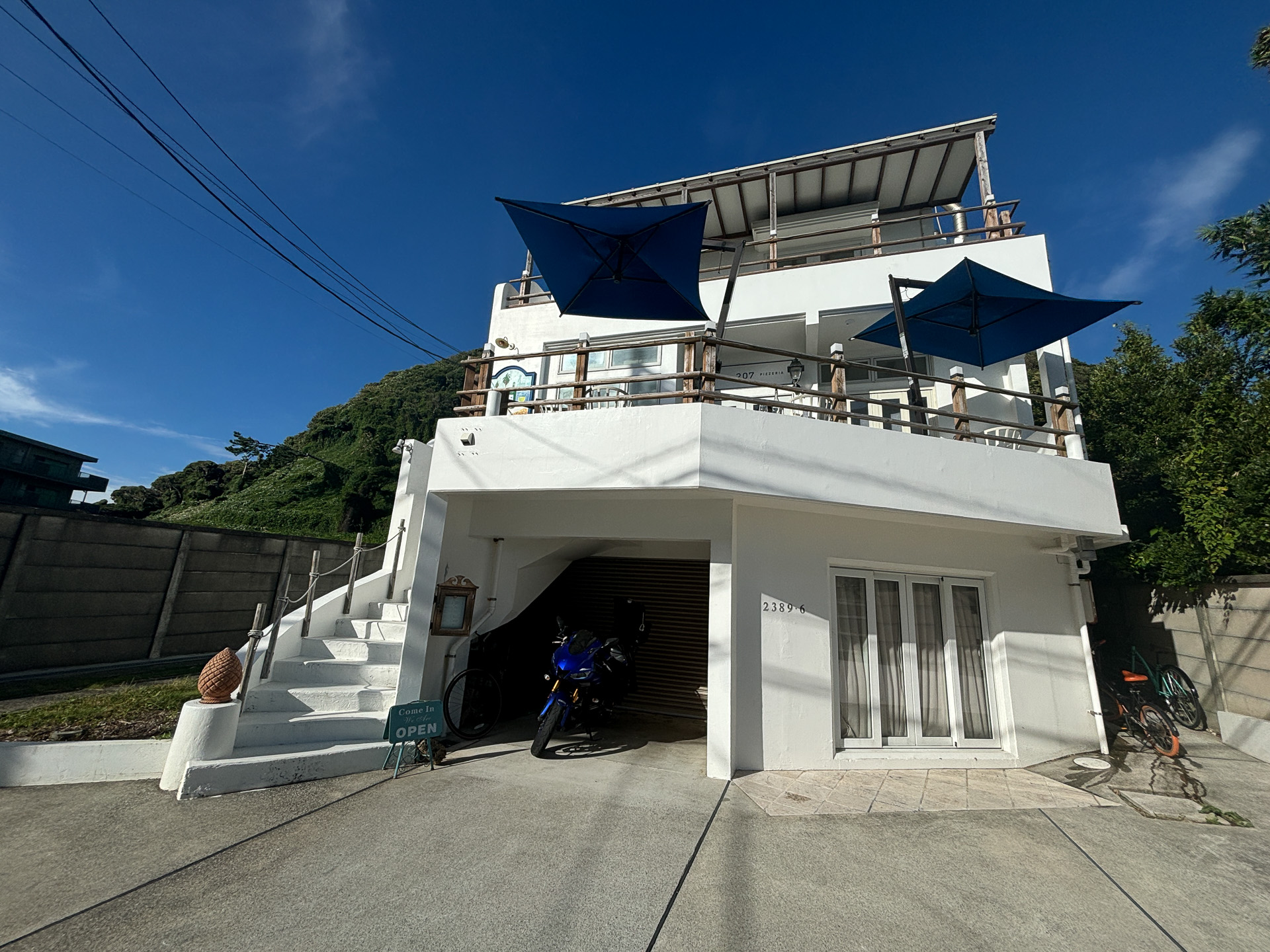 まるでイタリア、カプリ島のようなTRATTORIA PIZZERIA 207