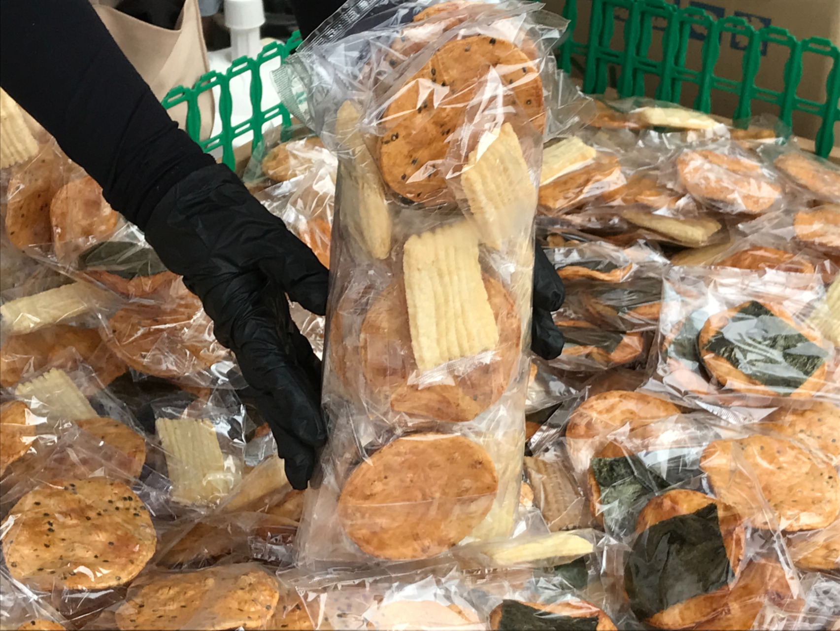 「おせんべい袋つめ放題」は期間中毎日実施