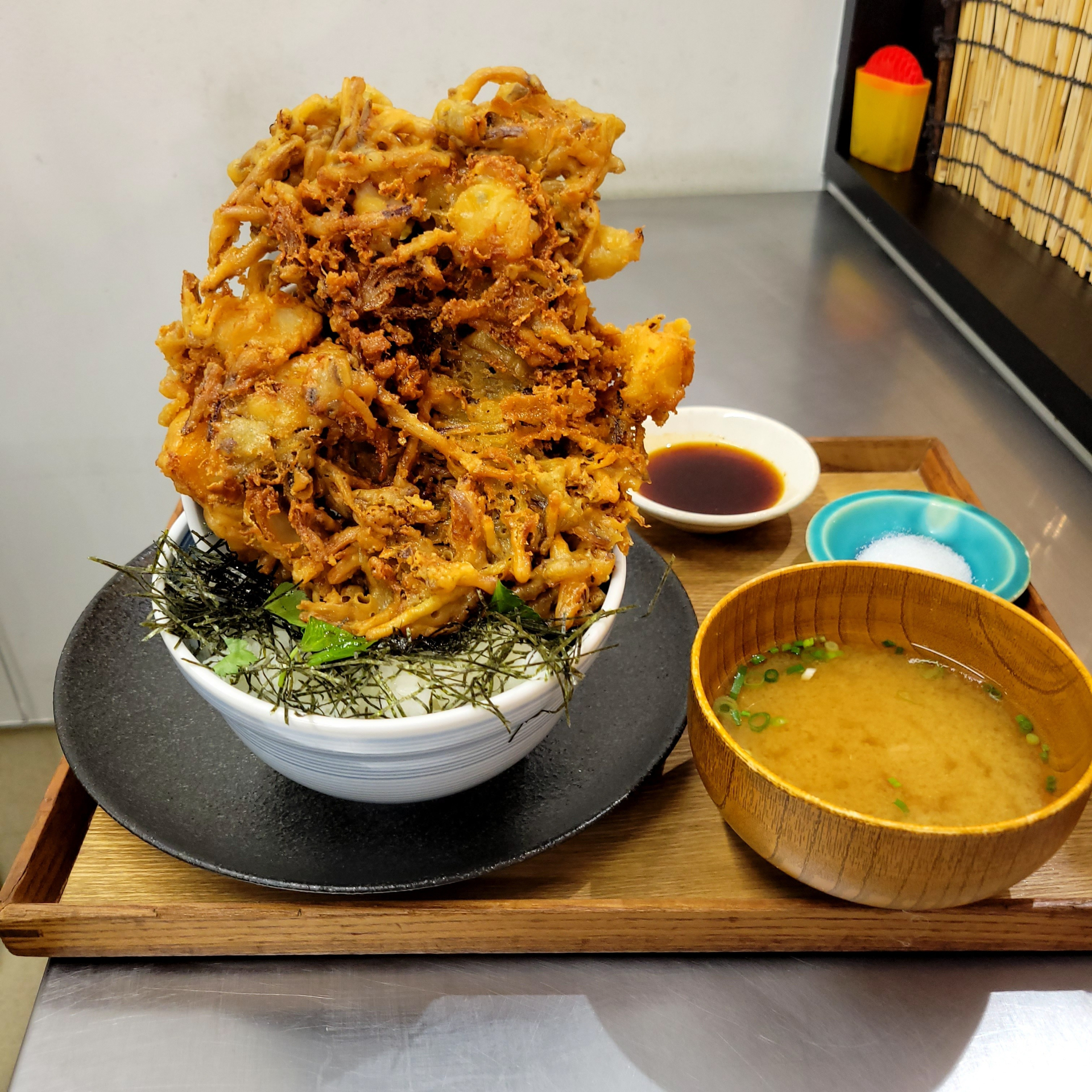 「秋の味覚！海鮮かき揚げ丼」（1780円）