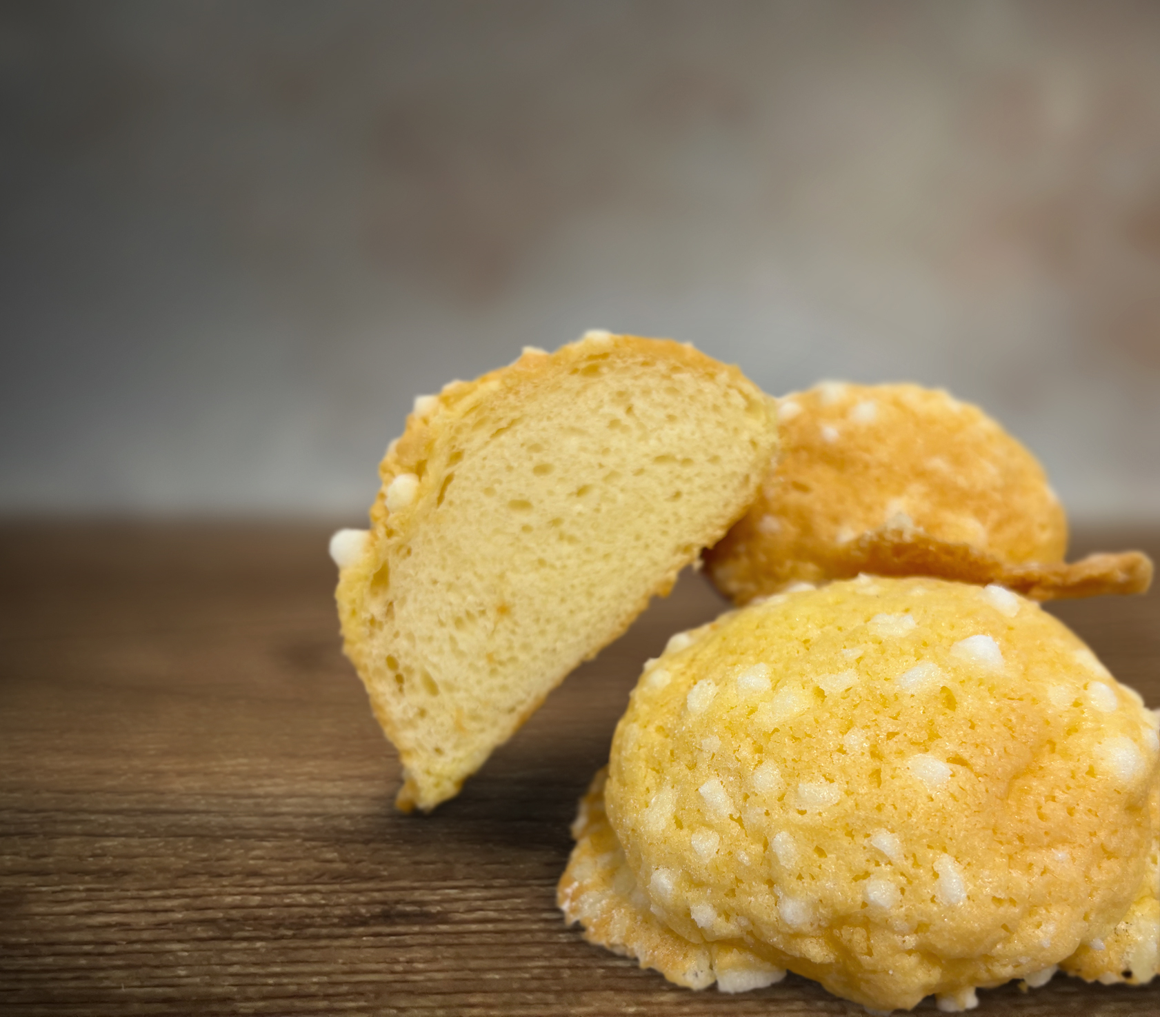 新商品「ぼくのザクザク米粉メロンパン」（280円）