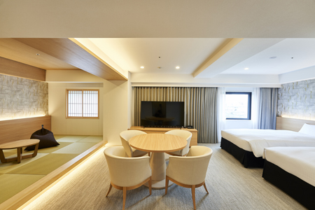 「ダイワロイネットホテル横浜公園」がリニューアル。写真は「ジュニアスイート～日和～」の畳の小上がりスペース