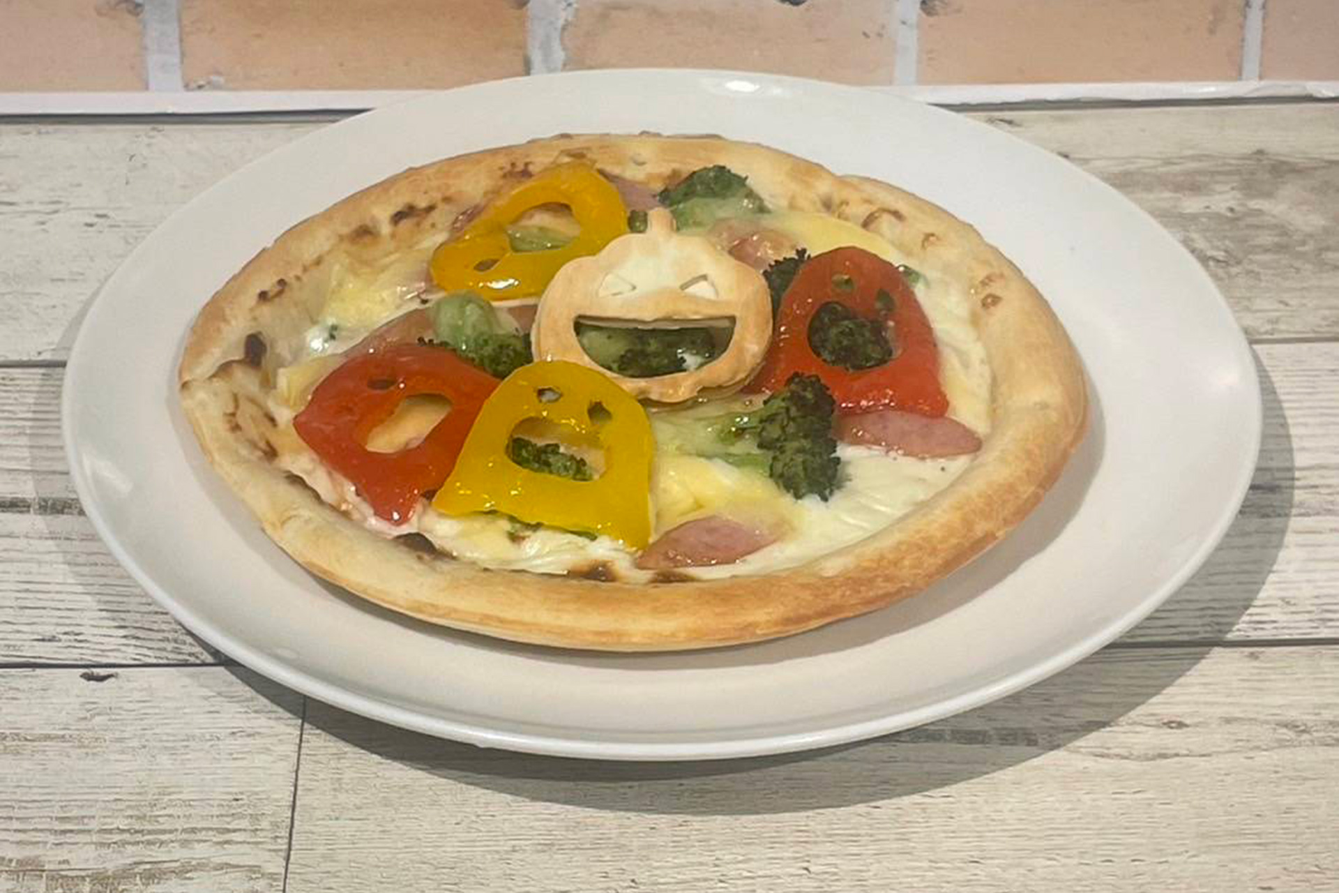 ハロウィンパーティーピザ（1580円）