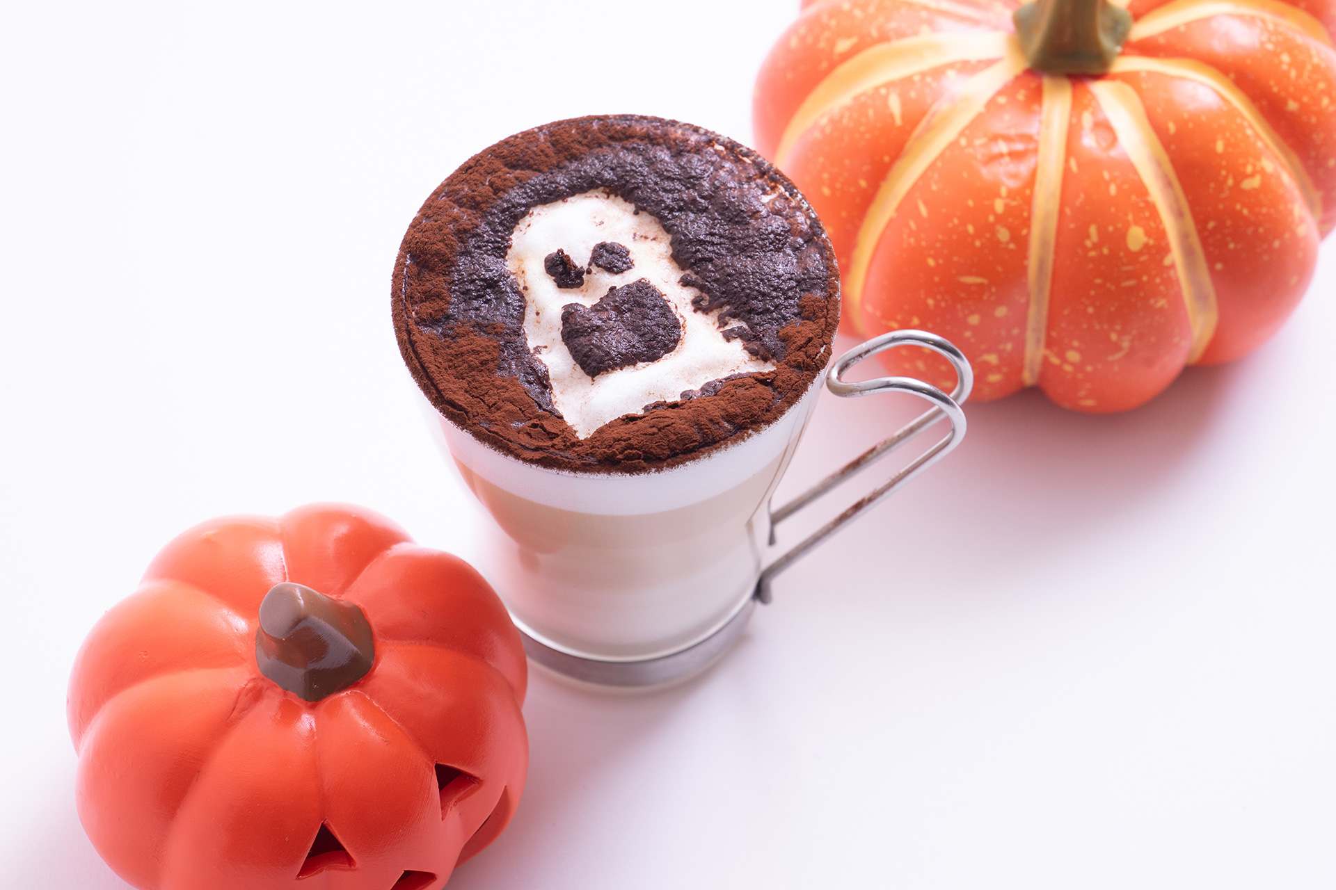 白バラみるくのナイトメアカプチーノ（700円）