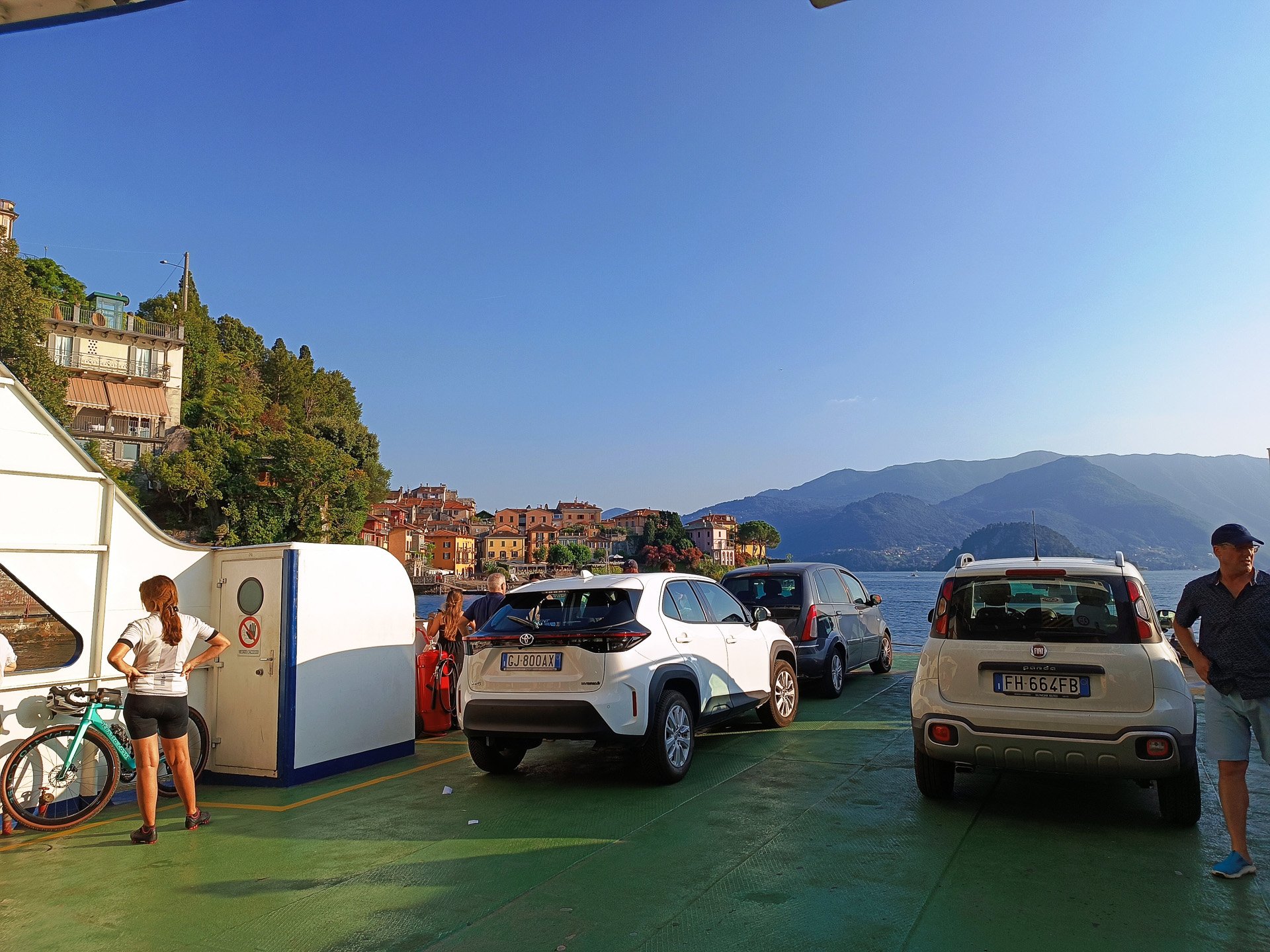 クルマと一緒に乗れる船もあります