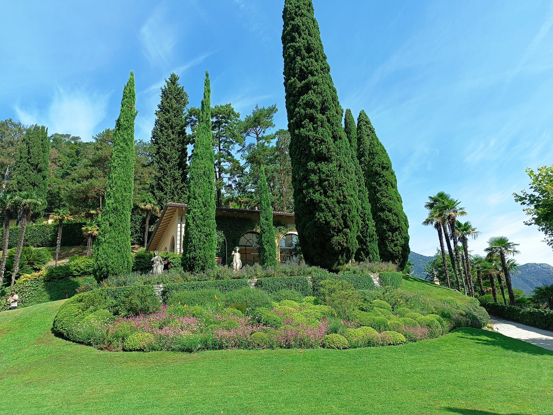 屋敷内のガイドツアー付プライベートクルーズもあるので、予算に余裕があればこちらもよさそう