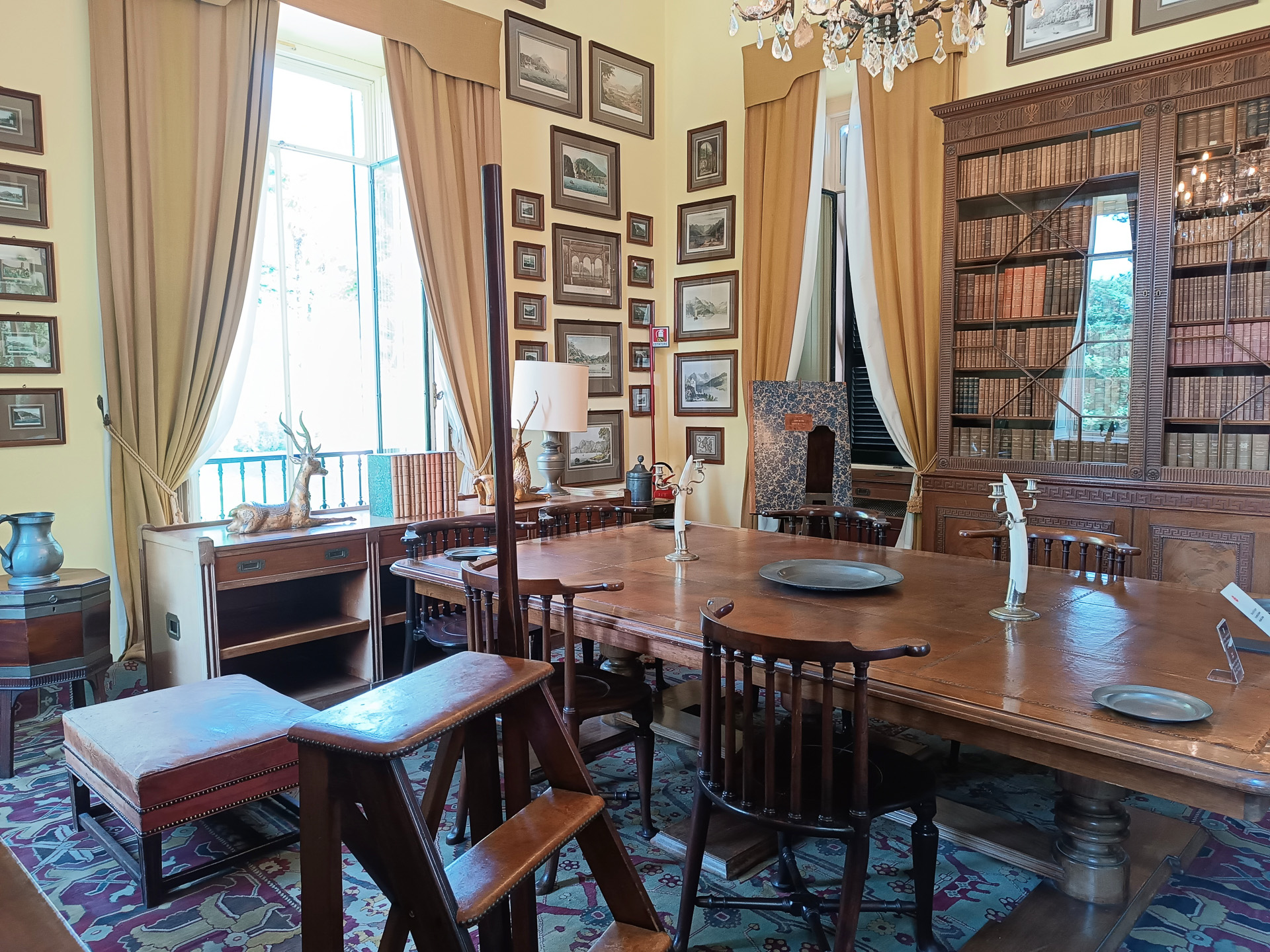 屋敷内のガイドツアー付プライベートクルーズもあるので、予算に余裕があればこちらもよさそう