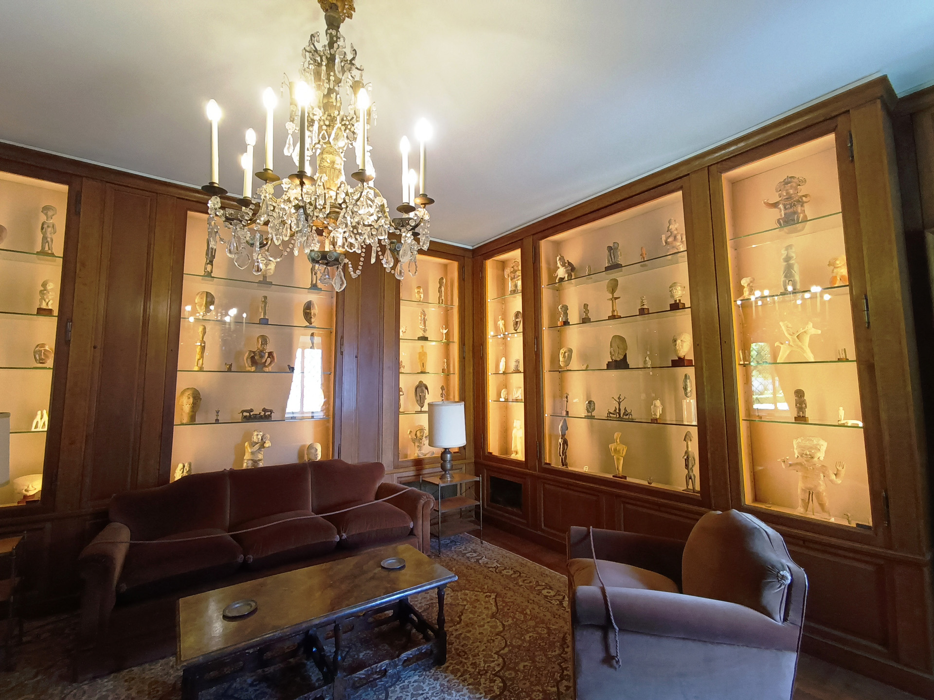 屋敷内のガイドツアー付プライベートクルーズもあるので、予算に余裕があればこちらもよさそう