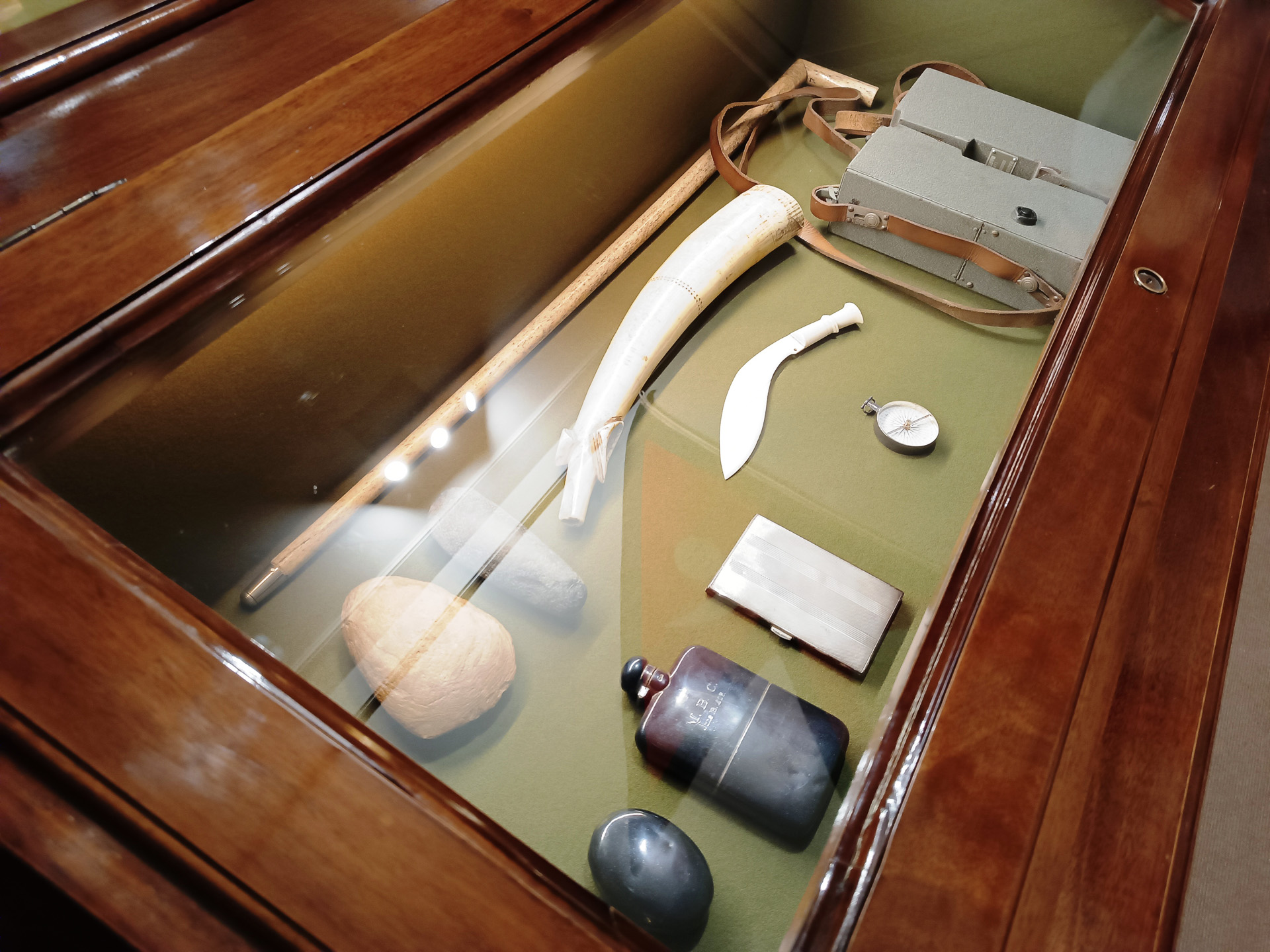 屋敷内のガイドツアー付プライベートクルーズもあるので、予算に余裕があればこちらもよさそう