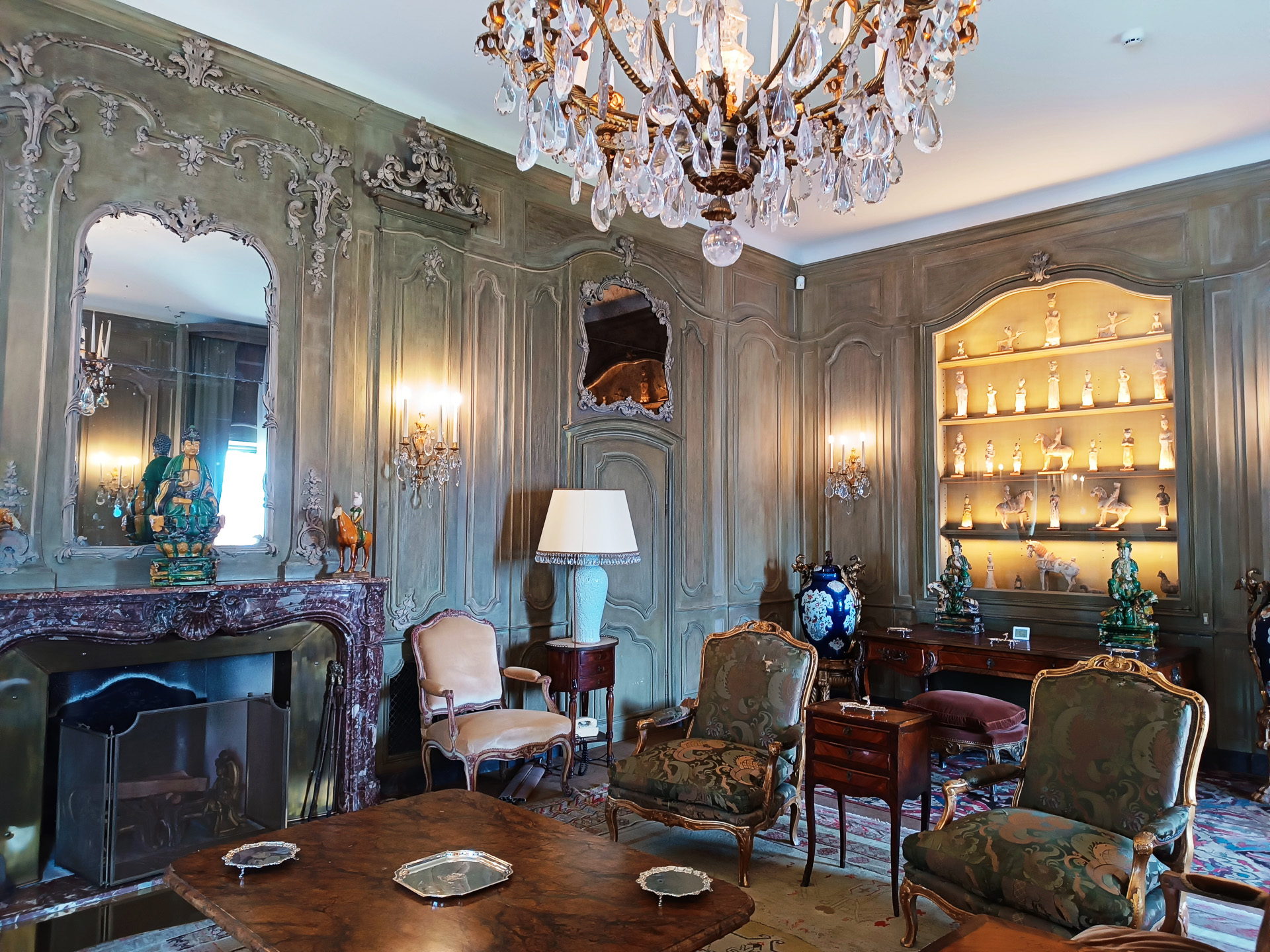 屋敷内のガイドツアー付プライベートクルーズもあるので、予算に余裕があればこちらもよさそう