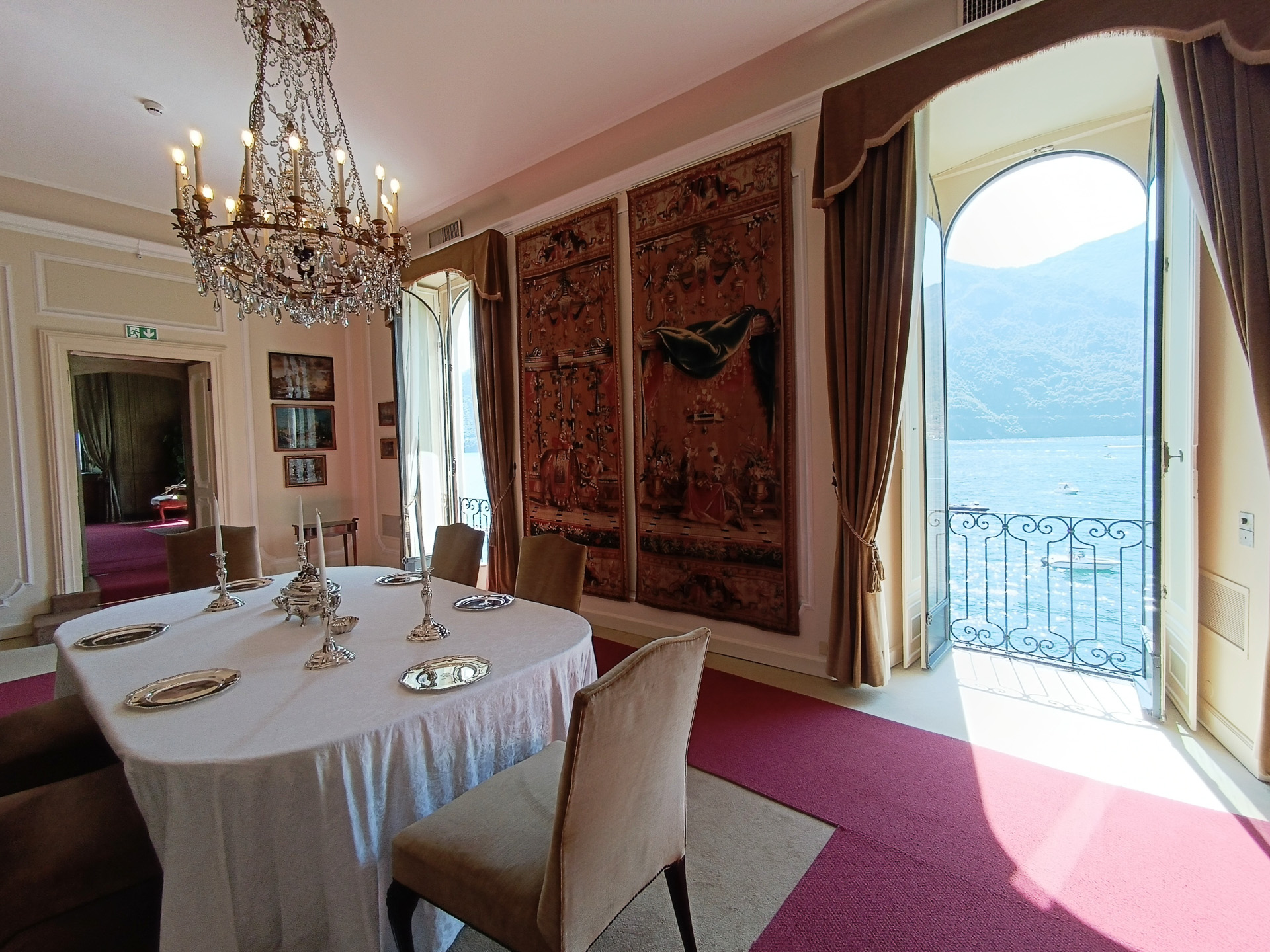 屋敷内のガイドツアー付プライベートクルーズもあるので、予算に余裕があればこちらもよさそう