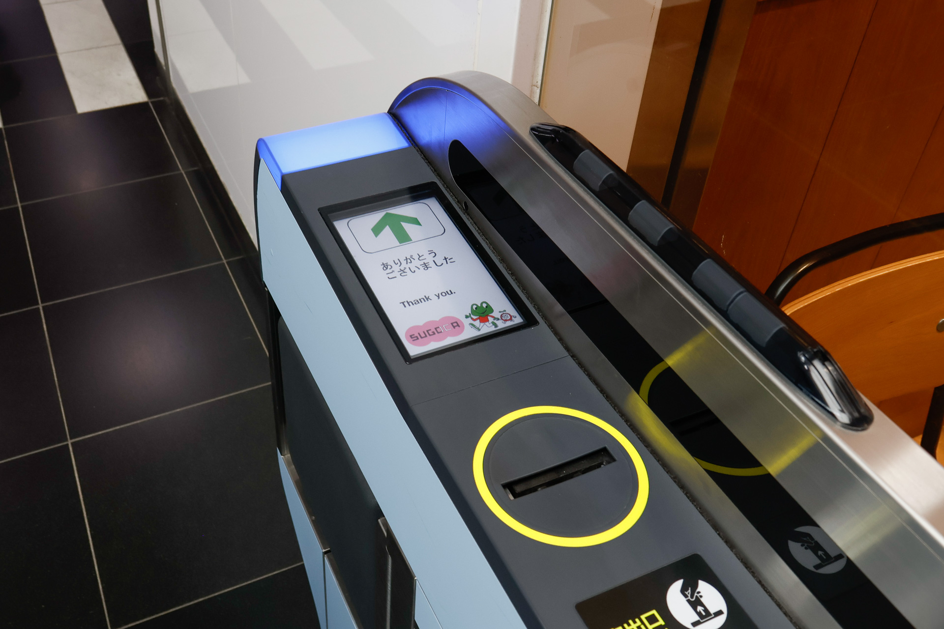 自動改札機のディスプレイに「ありがとうございました」の表示が出れば、問題なく通過できたことになる