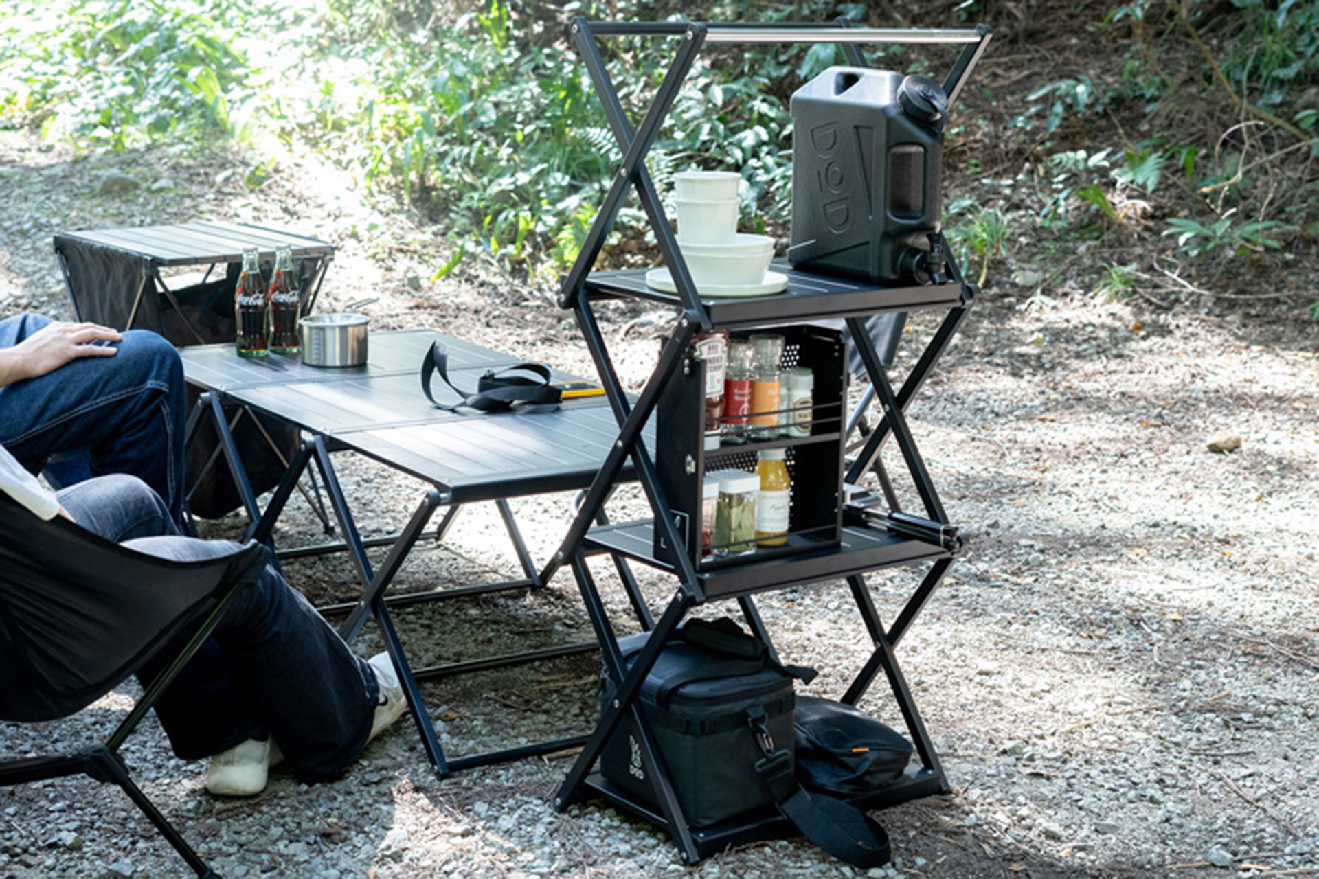 40×30cm程度の箱が3段おけるラック