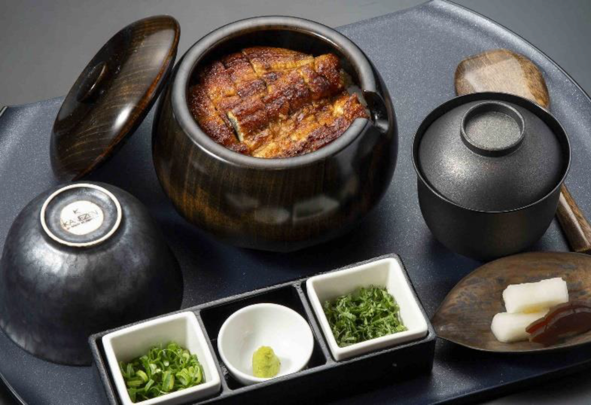 2階・うなぎ料理「まるや本店」