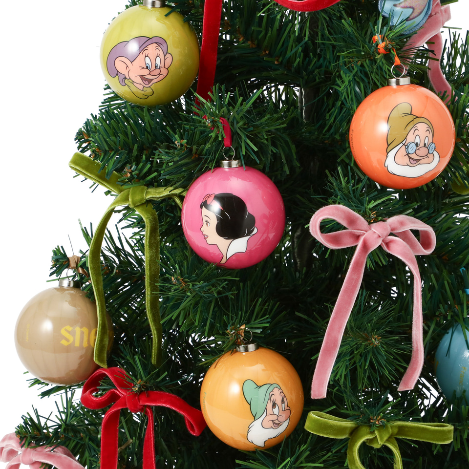 Francfranc、「白雪姫」クリスマスツリーセット発売。七人のこびとや