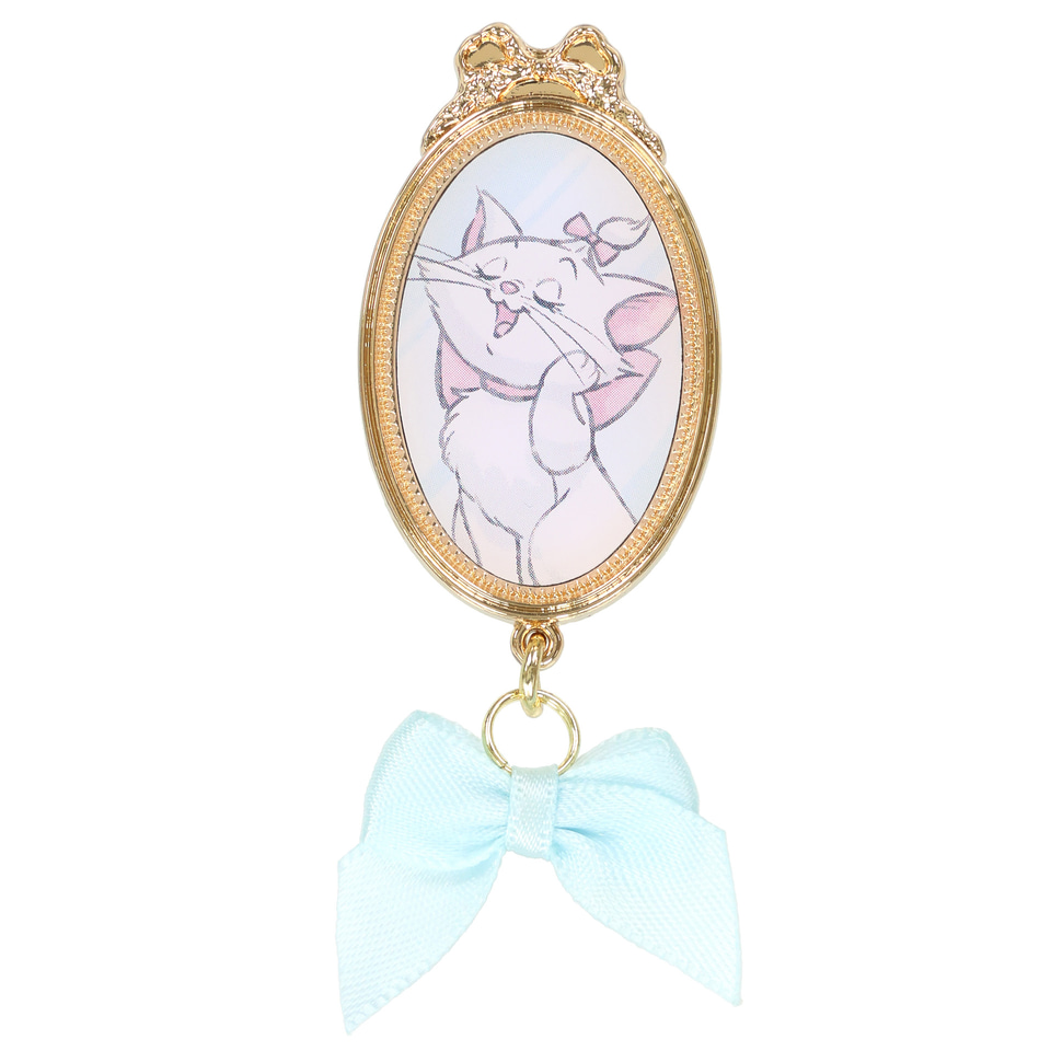 東京ディズニーリゾートで大人かわいいマリーグッズ発売！ 鏡に向かっ