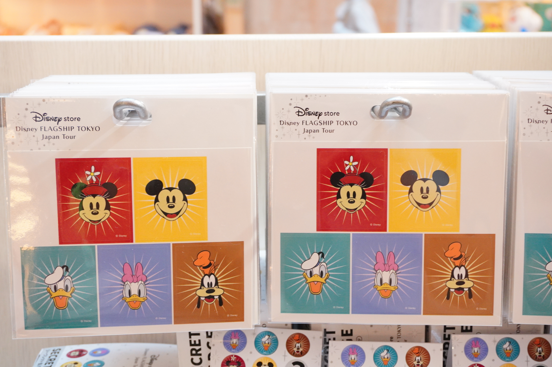 「ステッカーセット」（5枚入り700円）