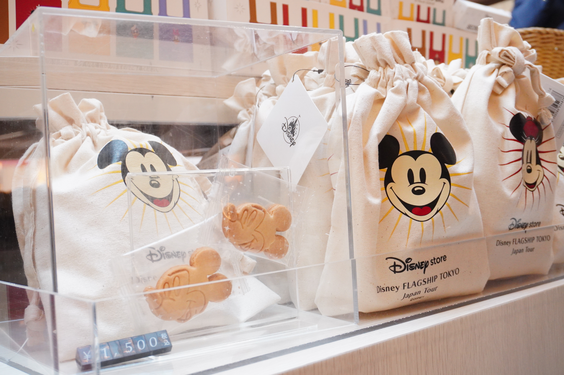 「巾着入りクッキー」（各1500円）