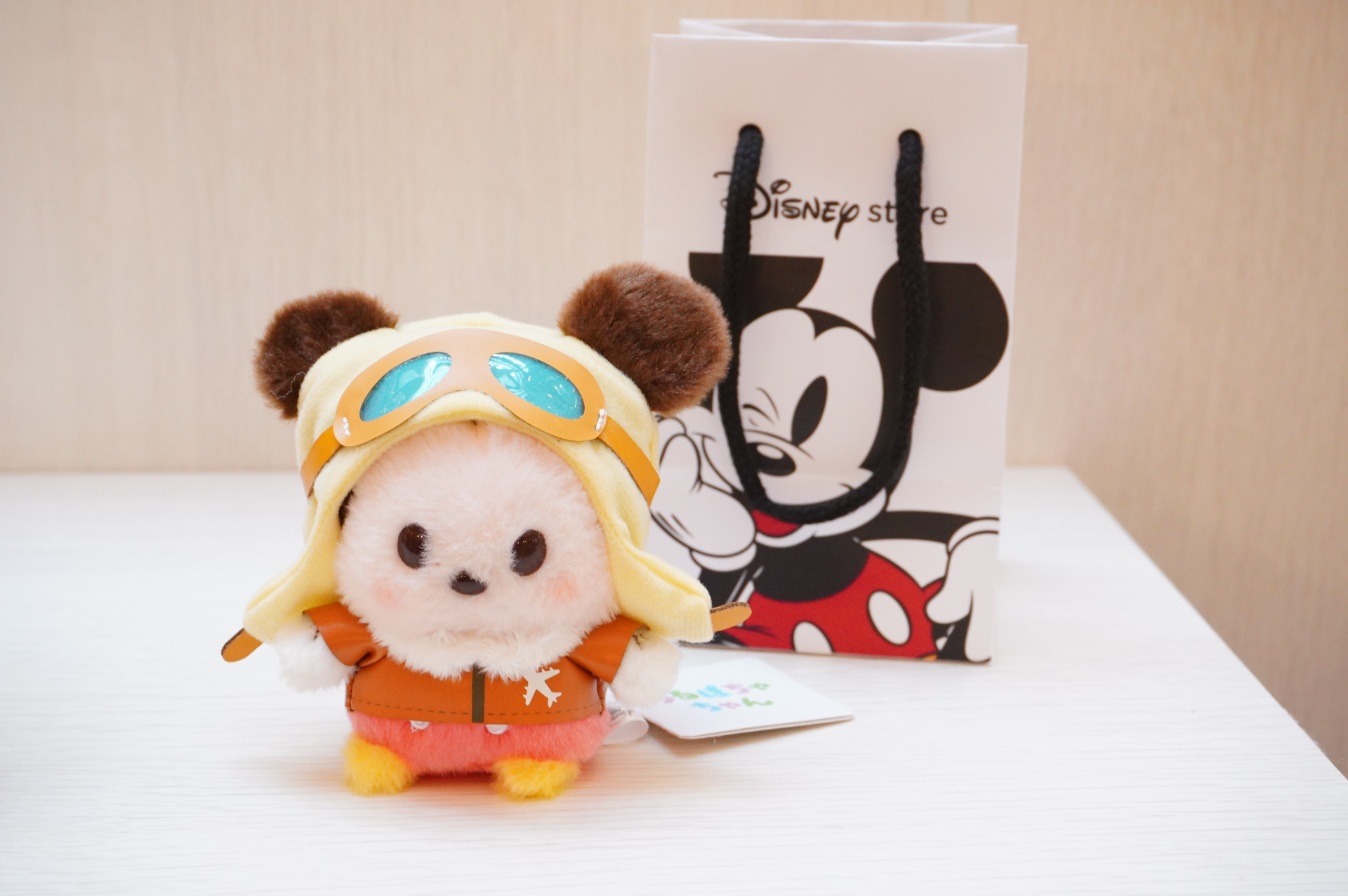 空港自販機限定「うるぽちゃちゃん ぬいぐるみ」（1800円）