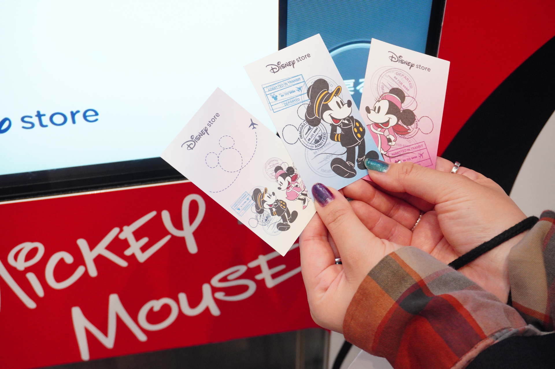 スタンプが押された「ショップカード」1枚入り（全3種類）