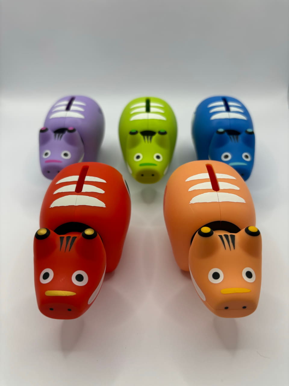 東北限定カプセルトイ「赤べこ」貯金箱、好評につき第2弾。色彩豊かな5