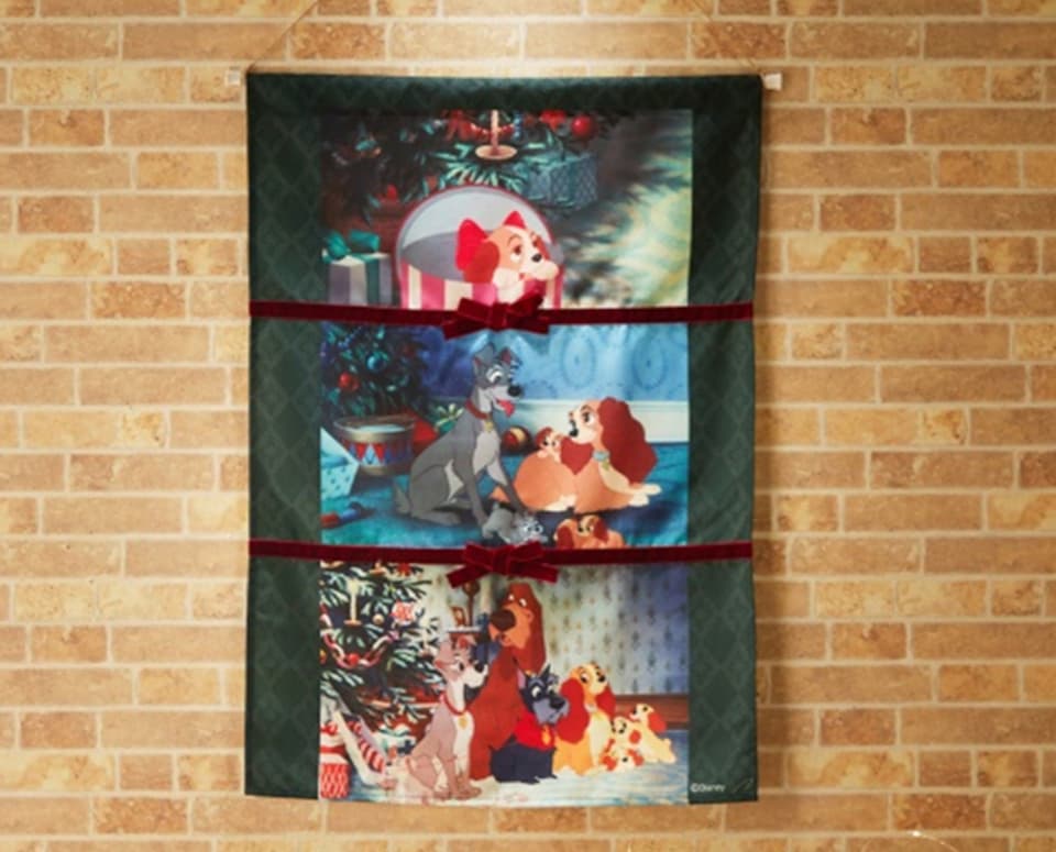 ディズニーの仲間たちを飾る「壁掛けクリスマスツリー」。美女と野獣