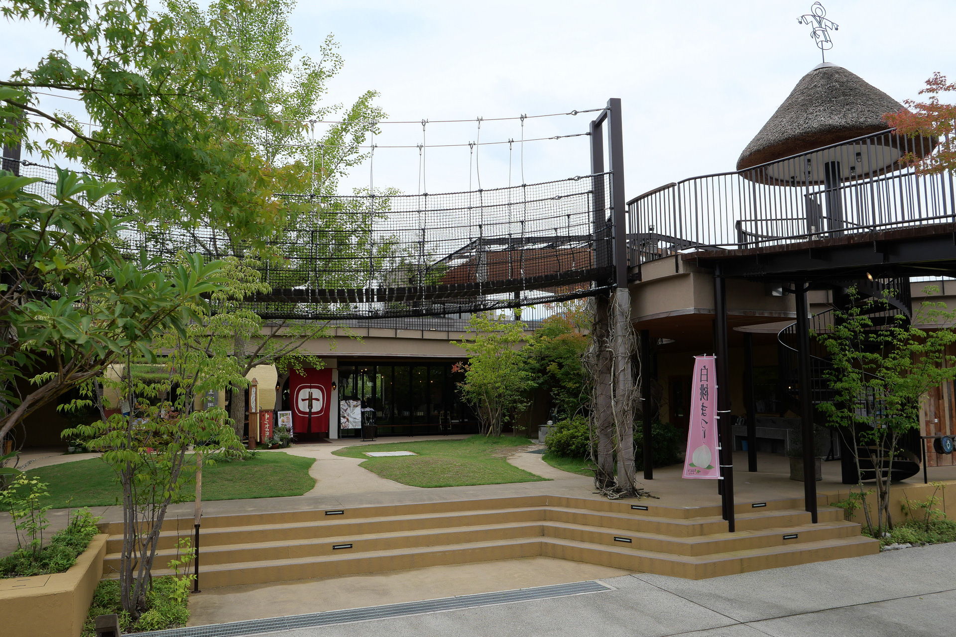 真庭アグリガーデンは、まるでテーマパークのような楽しい雰囲気の施設だ