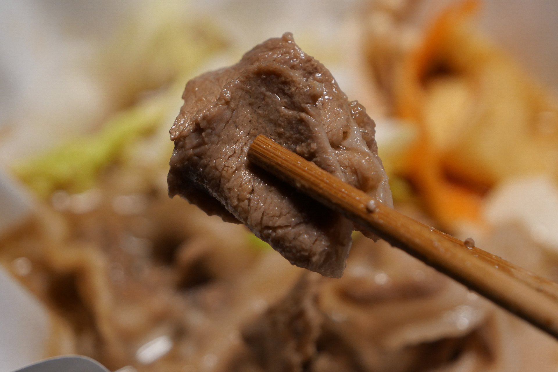 猪肉は、クセがないとは言わないが、驚くほど食べやすい。濃い旨味の赤身と甘みの強い脂身、味噌が三位一体となって、上質な美味しさだ