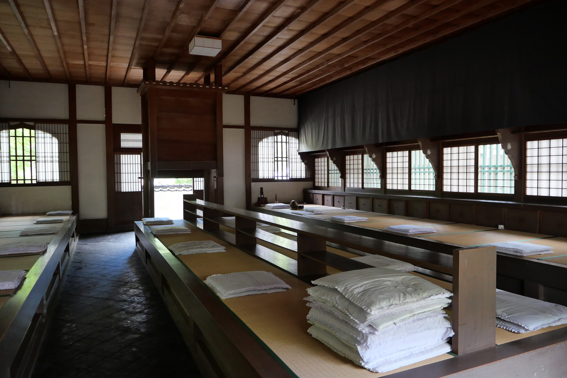 参禅道場内部は、とても落ち着いた雰囲気