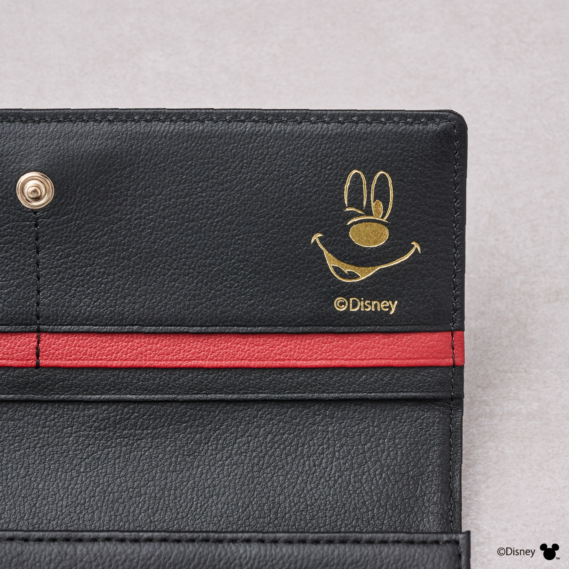 「折財布」（2万5300円）、「長財布」（2万8600円）