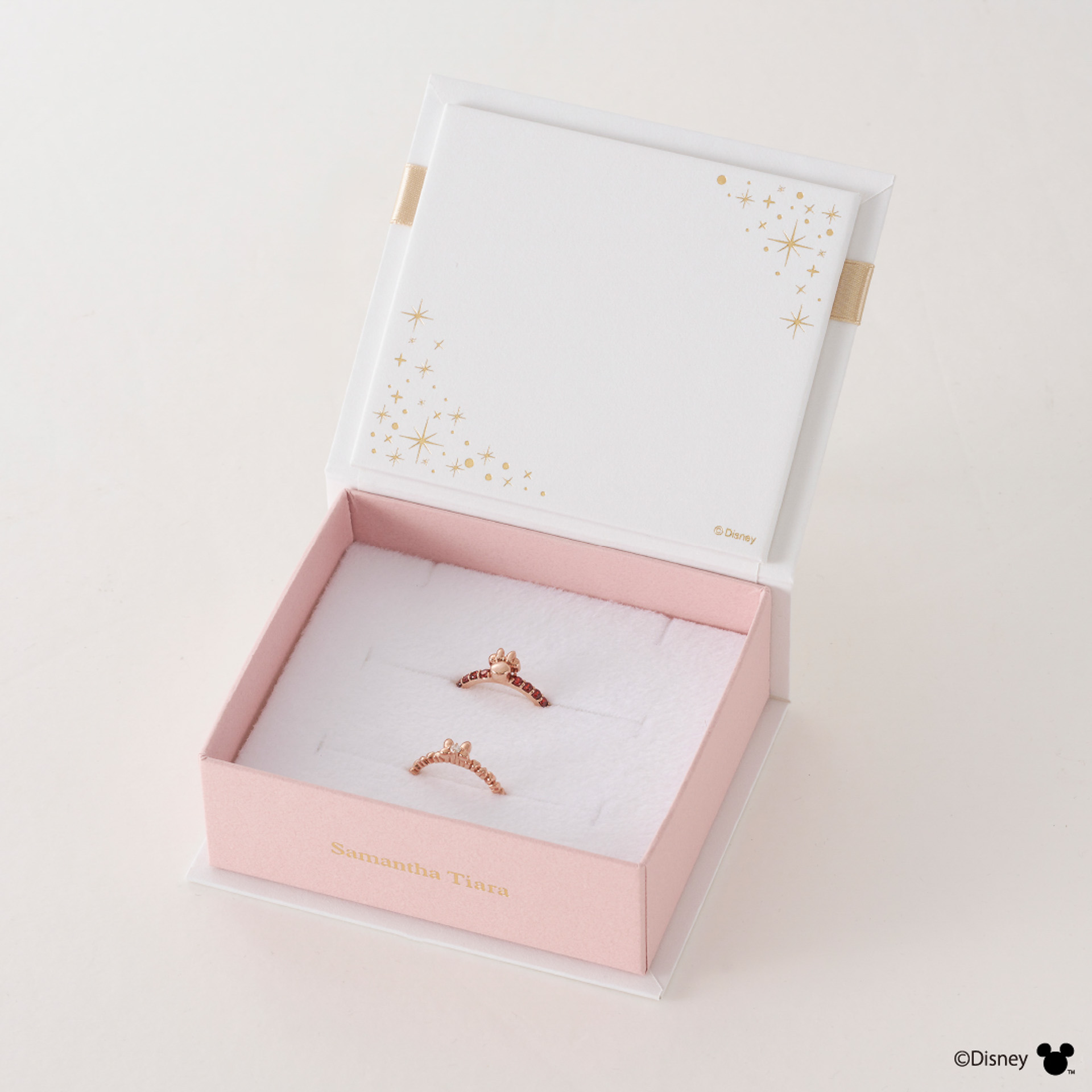 オリジナルジュエリーボックス入りで渡される