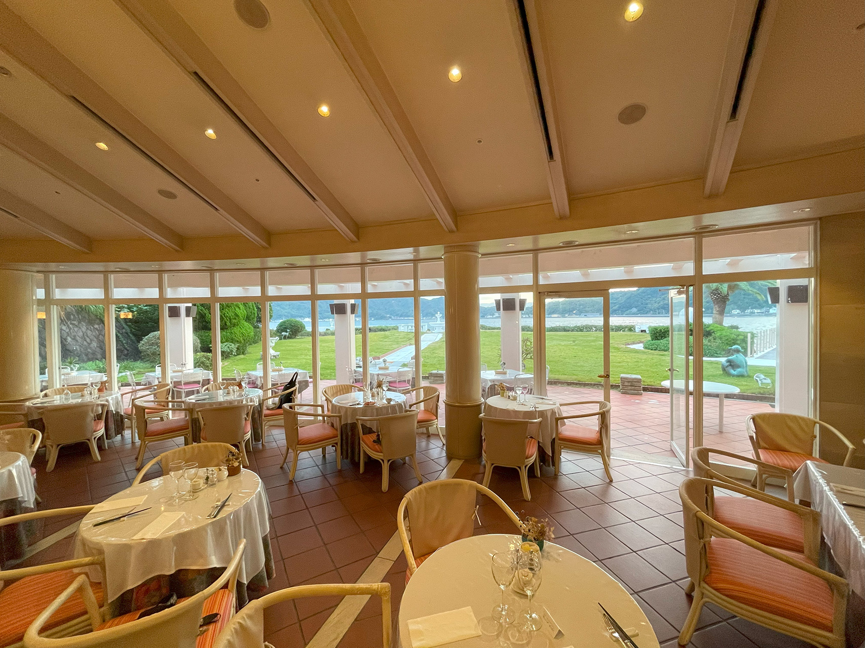 テラスレストラン