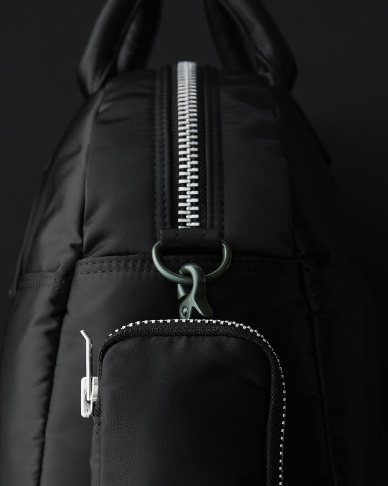 PORTER、新「TANKER（タンカー）」から待望のブラック。ショルダー